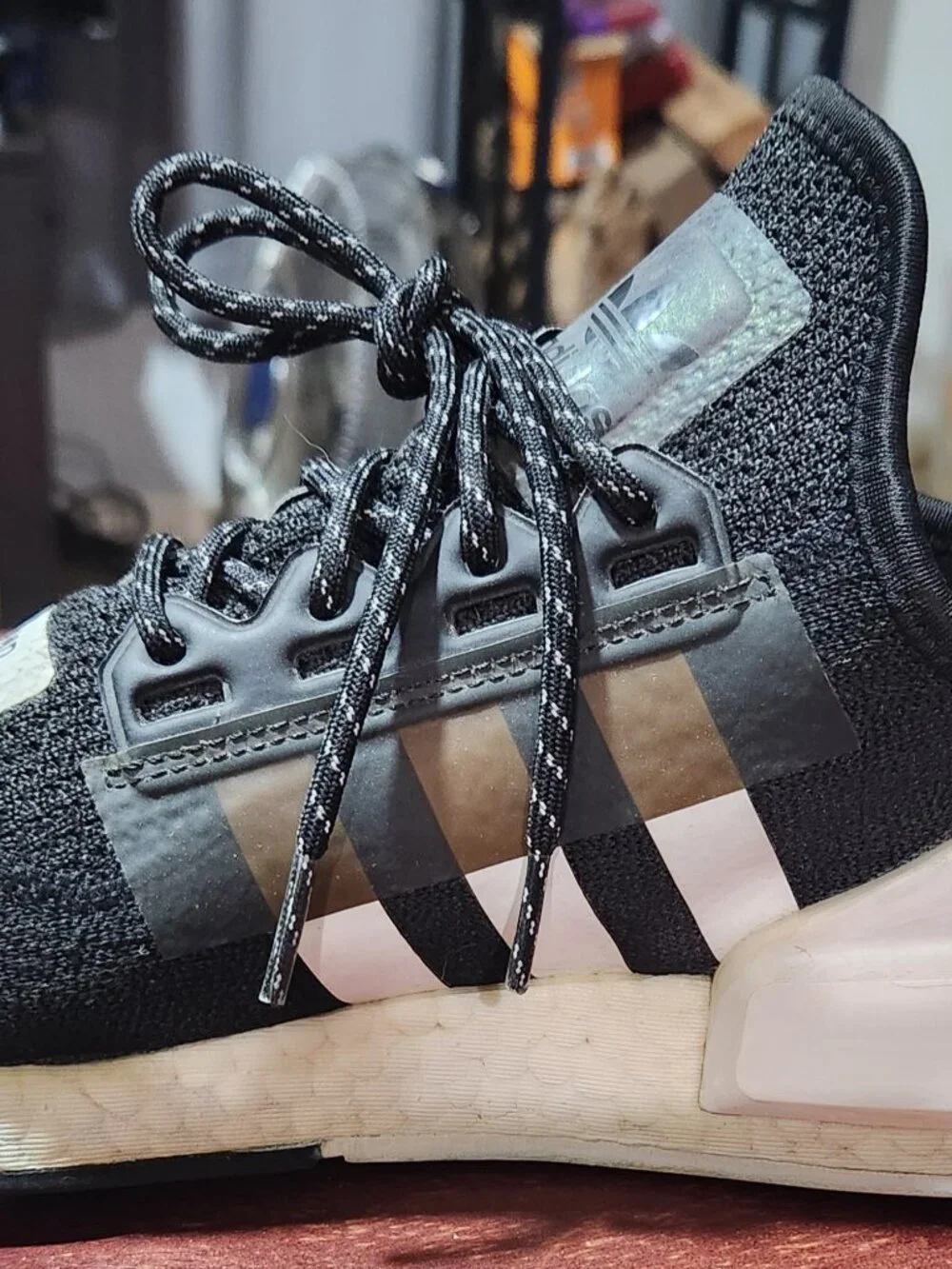 Adidas NMD R1 V2 Core Black White FV9021 Men’s Size 9 Good Condition
